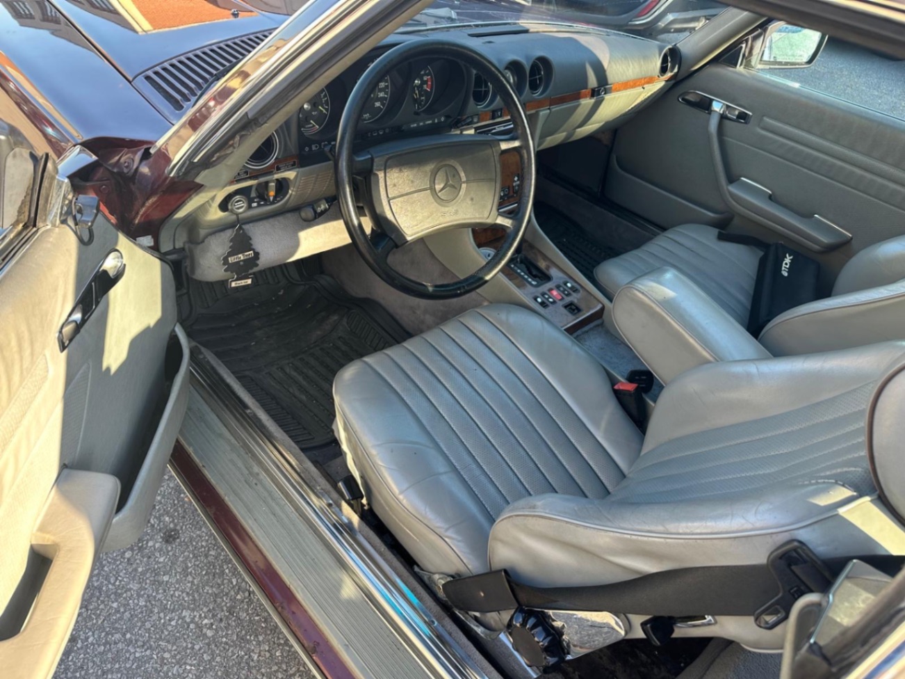 /yarafinecars/1986-Mercedes-Benz-560Series-7719177136765552.jpg
