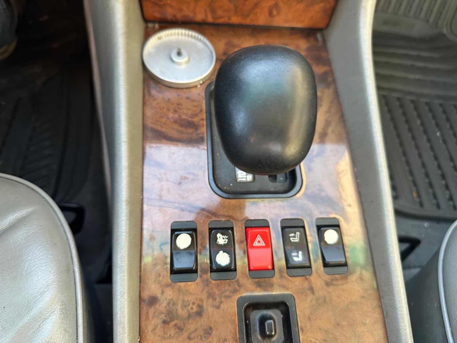 /yarafinecars/1986-Mercedes-Benz-560Series-7826004822128902.jpg