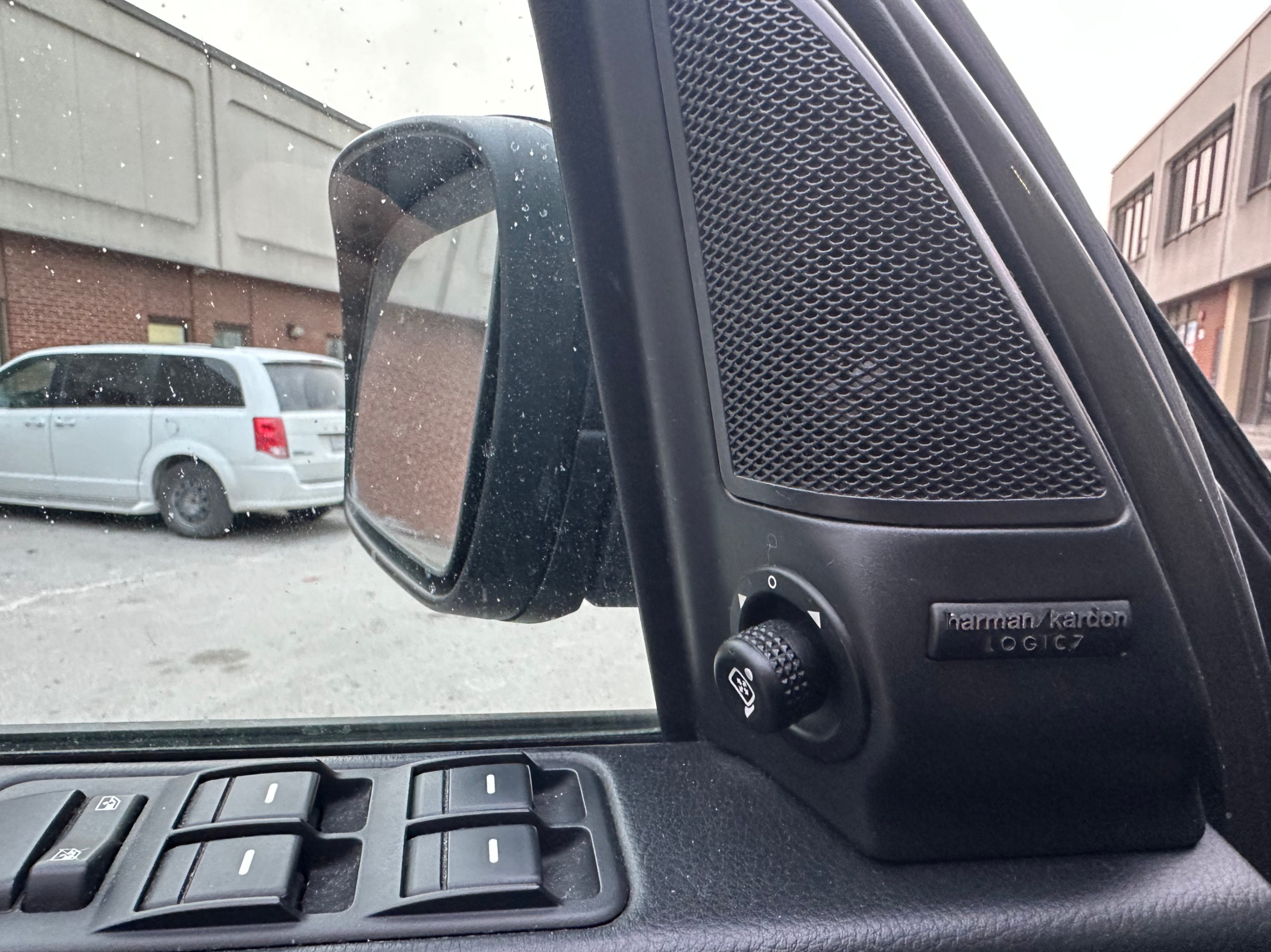 /yarafinecars/2008-LandRover-LR3-9275626767273006.jpg