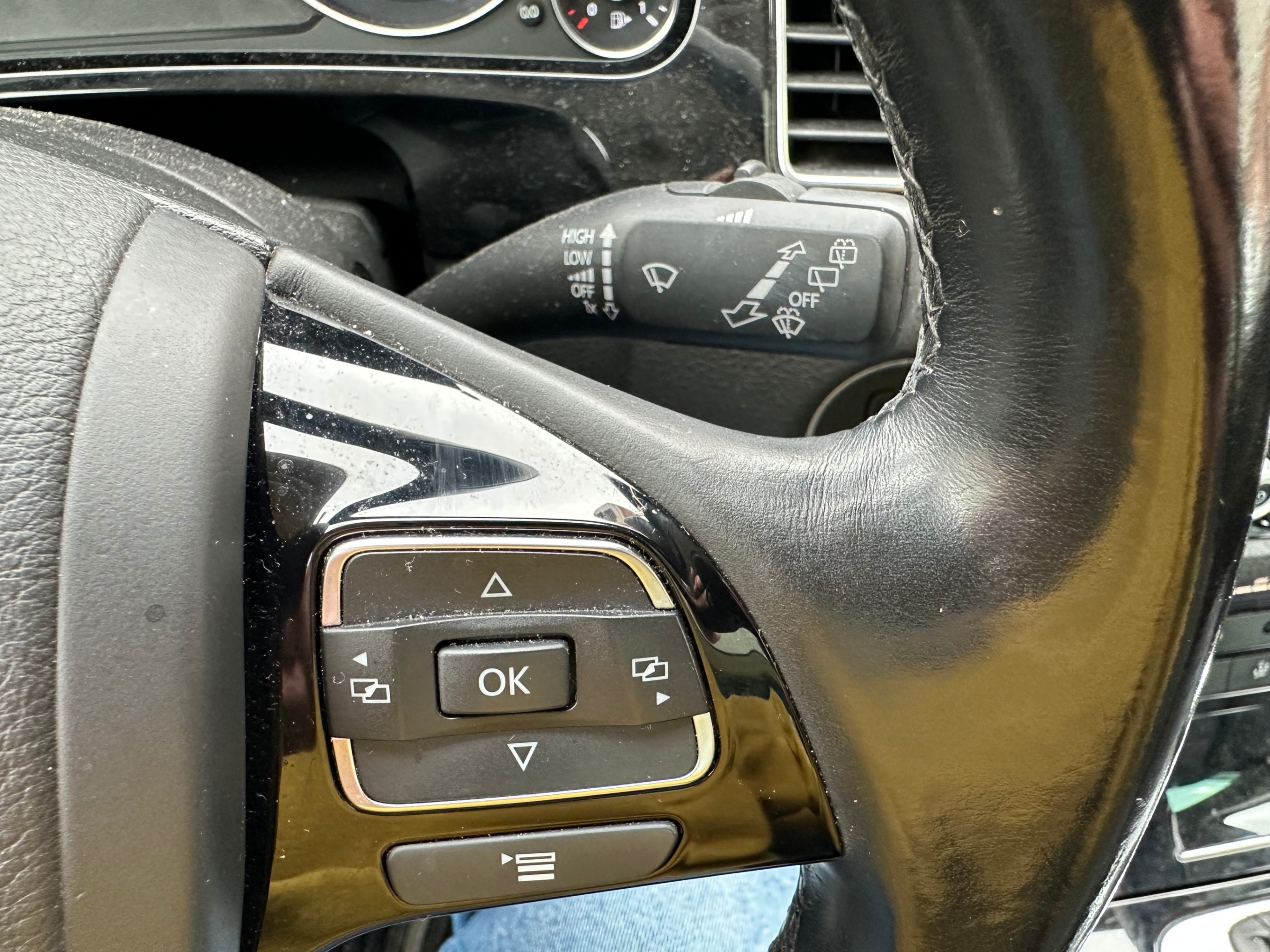 /yarafinecars/2015-Volkswagen-Touareg-006130710271045059.jpg