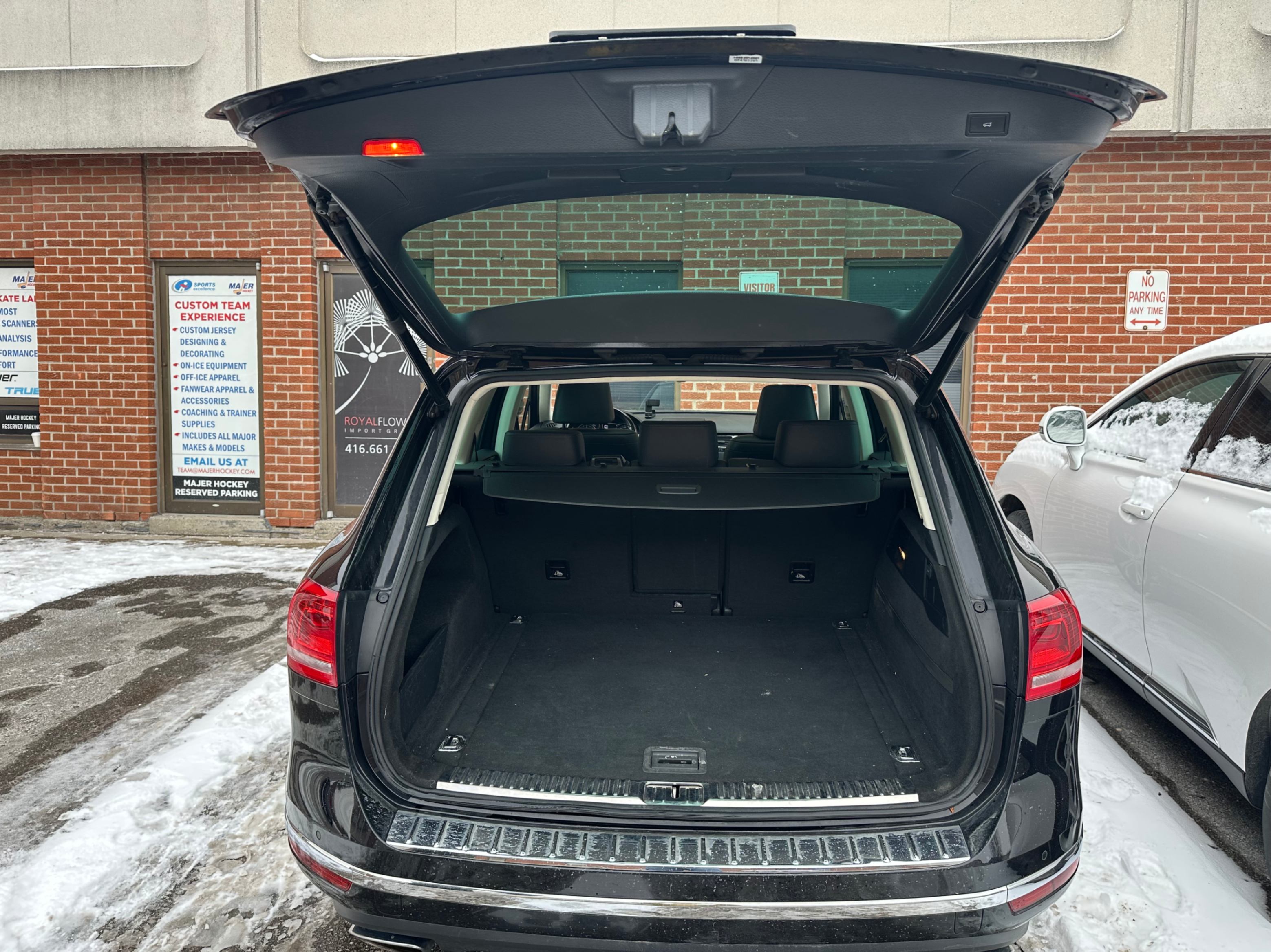 /yarafinecars/2015-Volkswagen-Touareg-1105731052537382.jpg