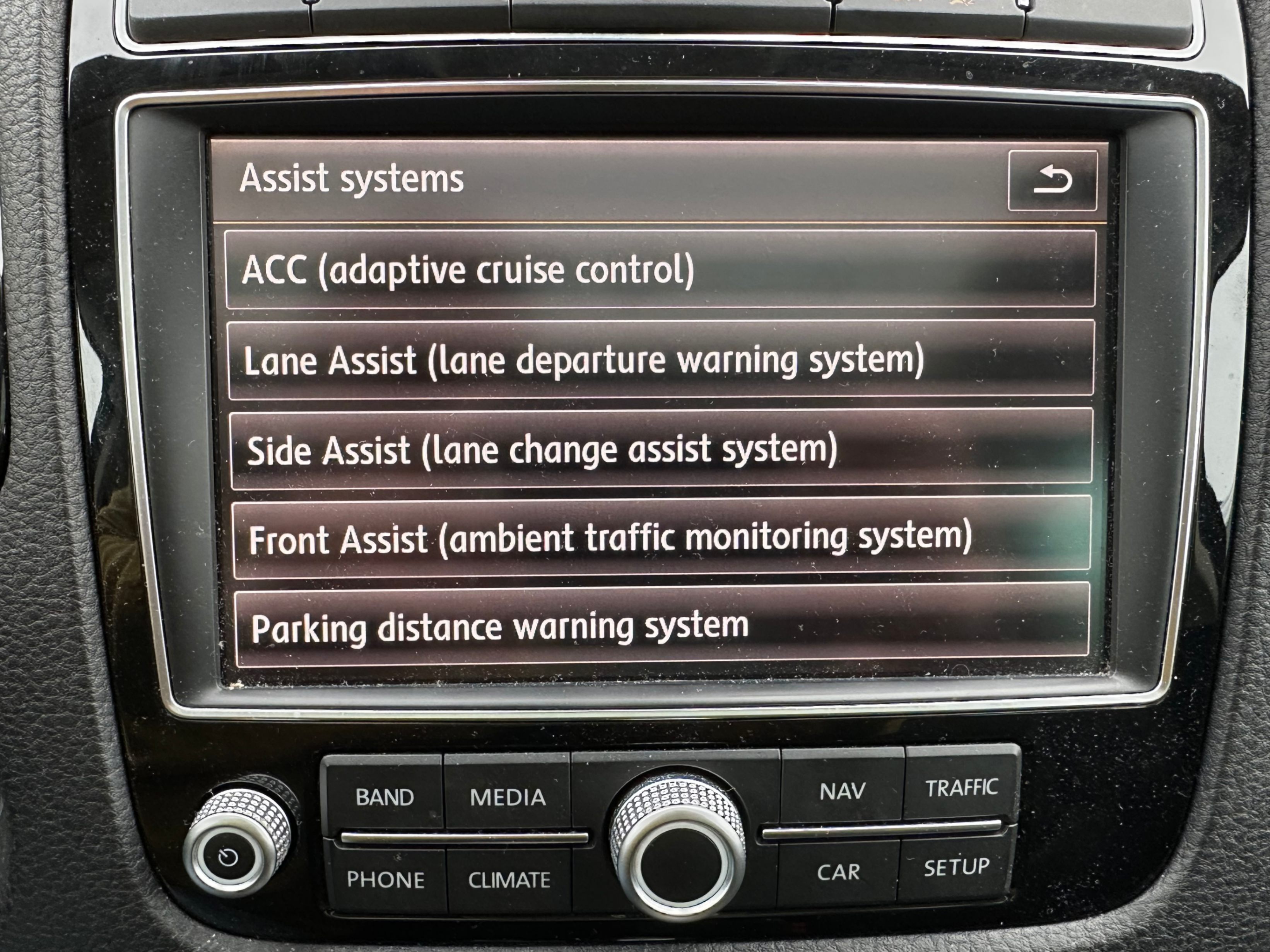 /yarafinecars/2015-Volkswagen-Touareg-24404555075017176.jpg