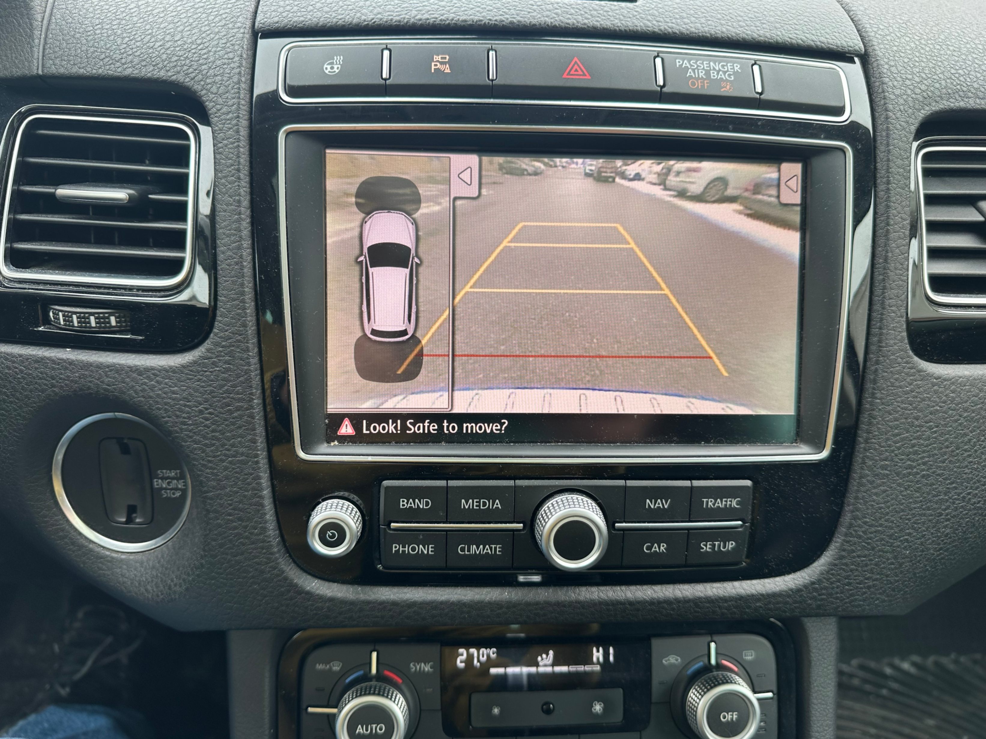 /yarafinecars/2015-Volkswagen-Touareg-46569634076565625.jpg
