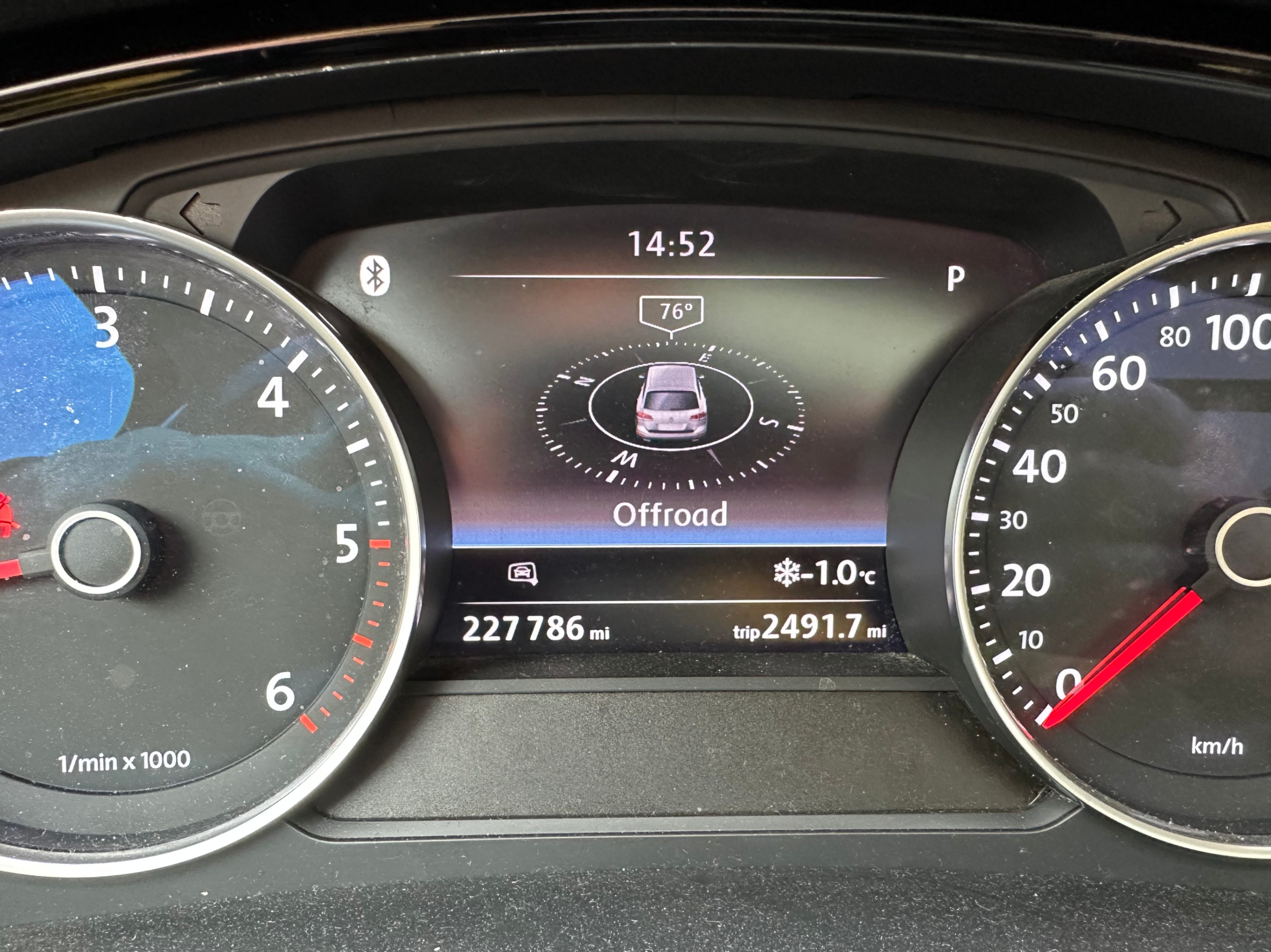 /yarafinecars/2015-Volkswagen-Touareg-6176686669932479.jpg