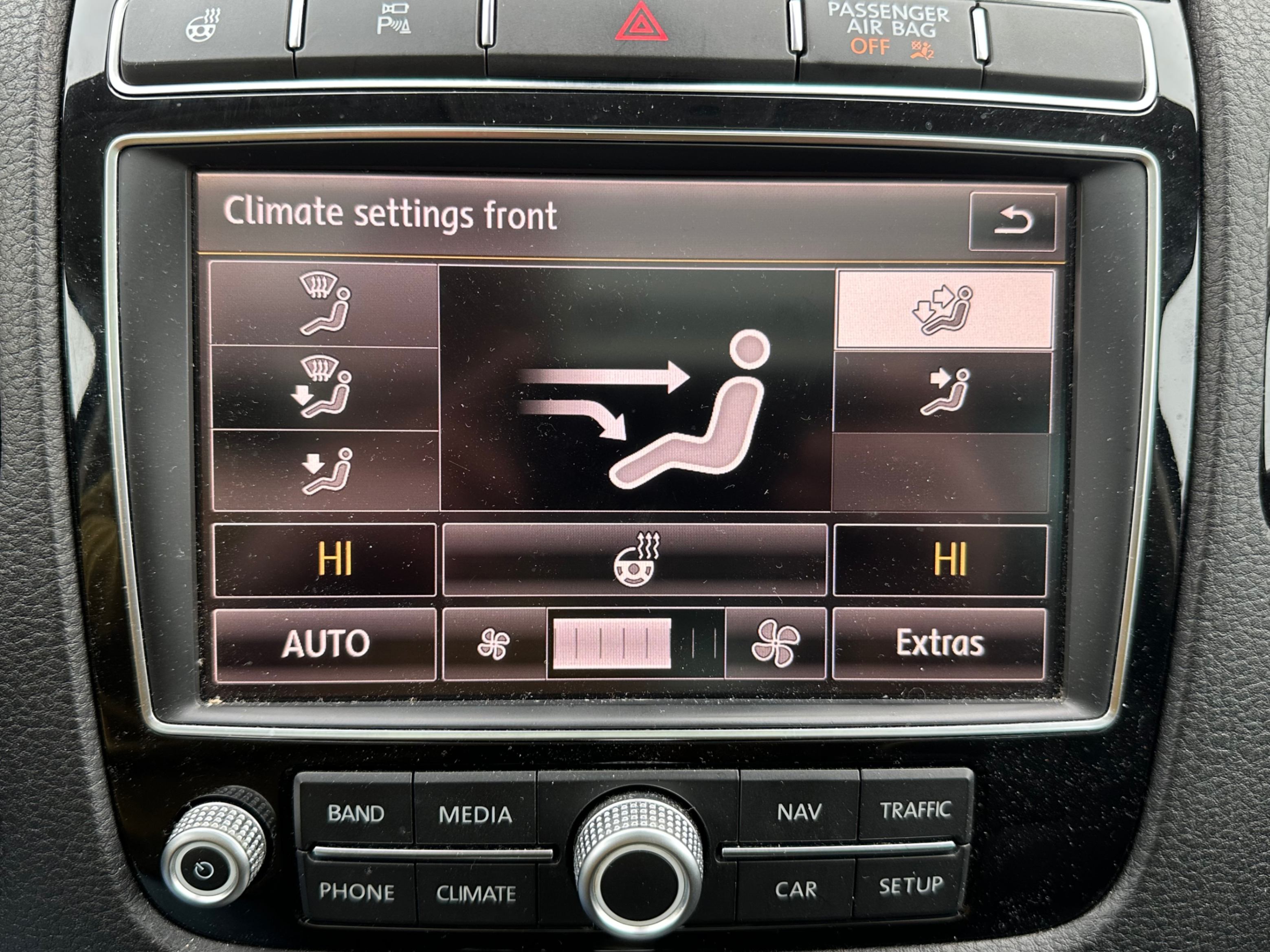 /yarafinecars/2015-Volkswagen-Touareg-6450827401566792.jpg