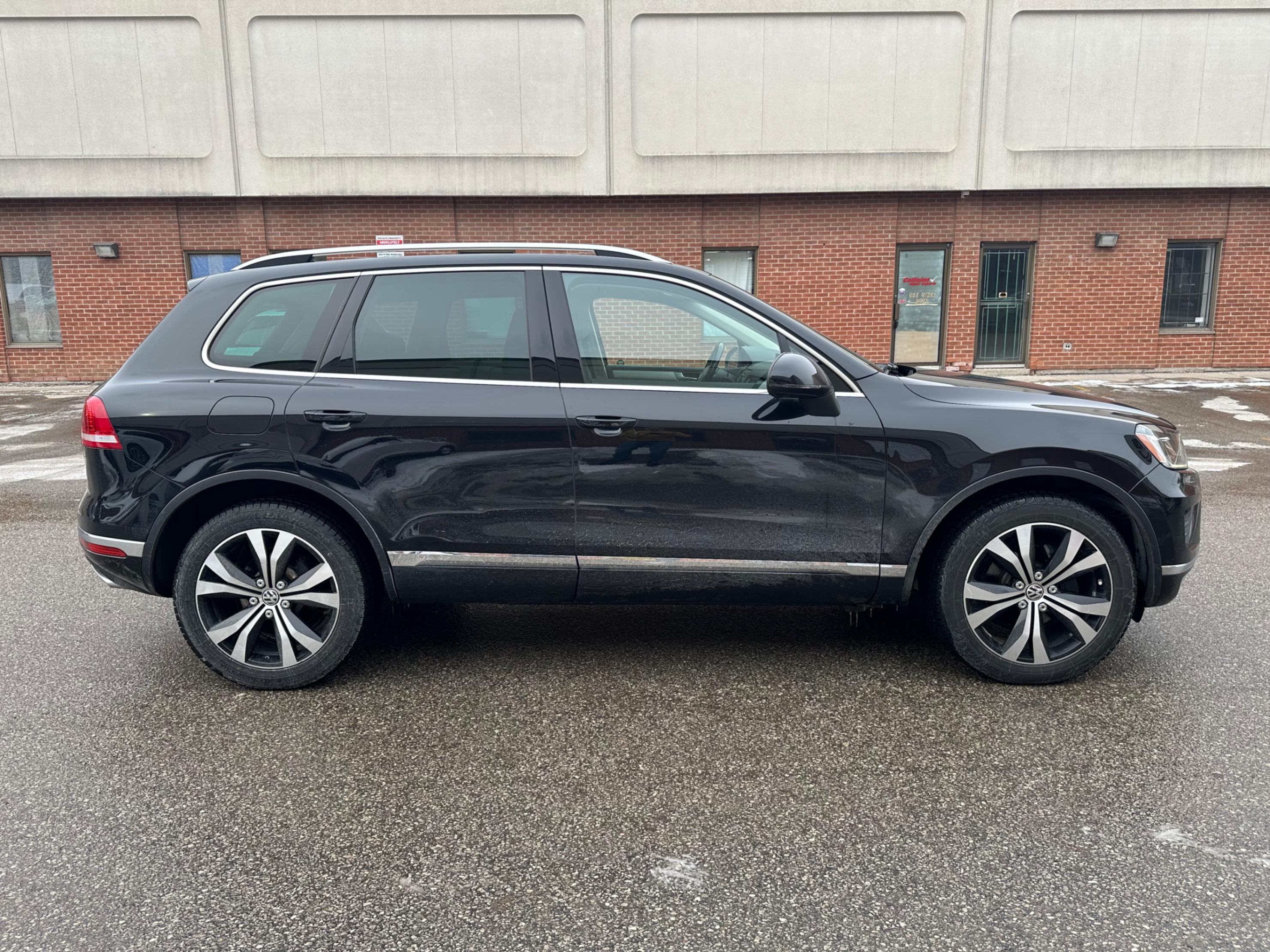 /yarafinecars/2015-Volkswagen-Touareg-7585623508455304.jpg