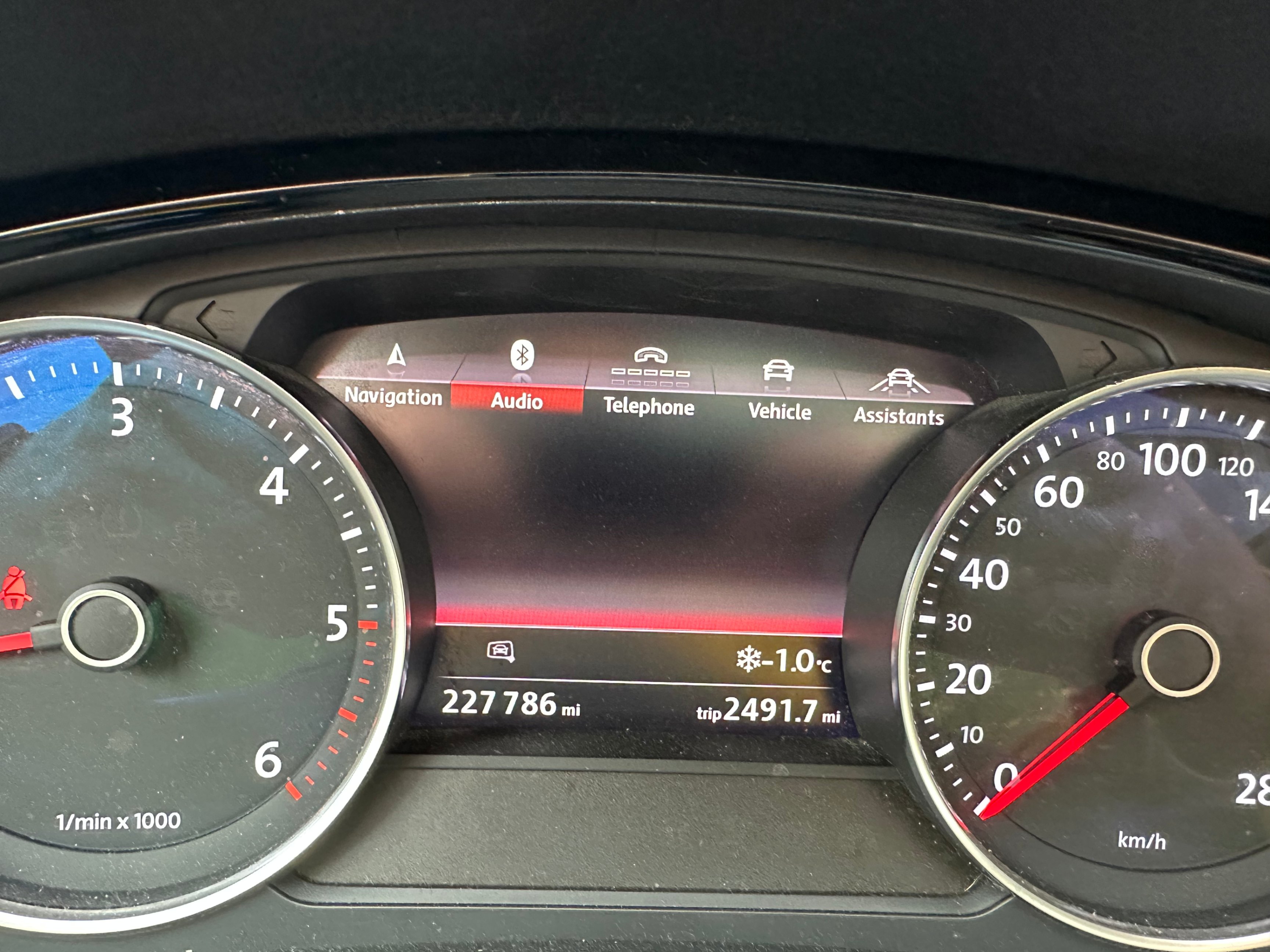 /yarafinecars/2015-Volkswagen-Touareg-7662166957483076.jpg