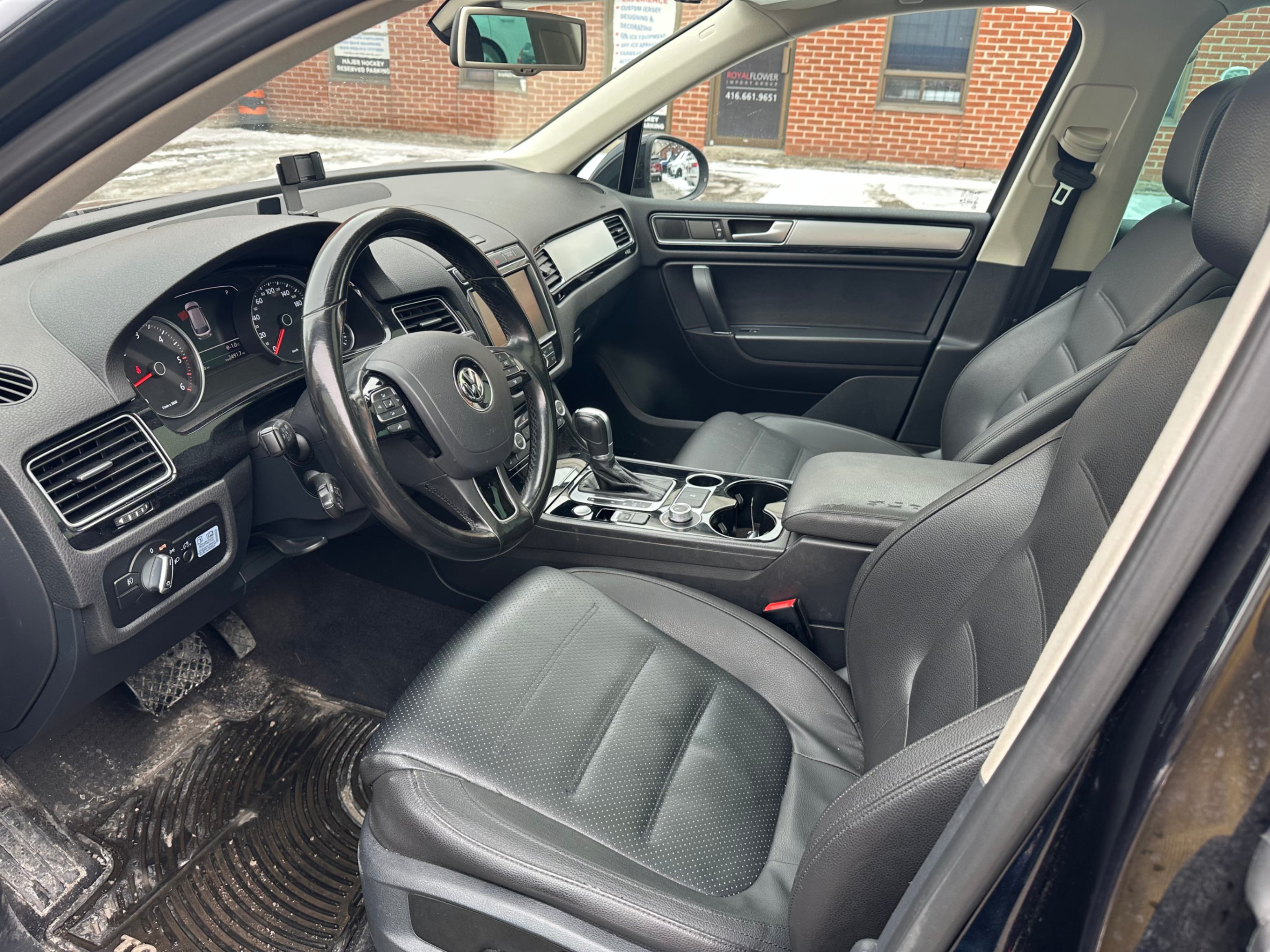 /yarafinecars/2015-Volkswagen-Touareg-9418326574314857.jpg