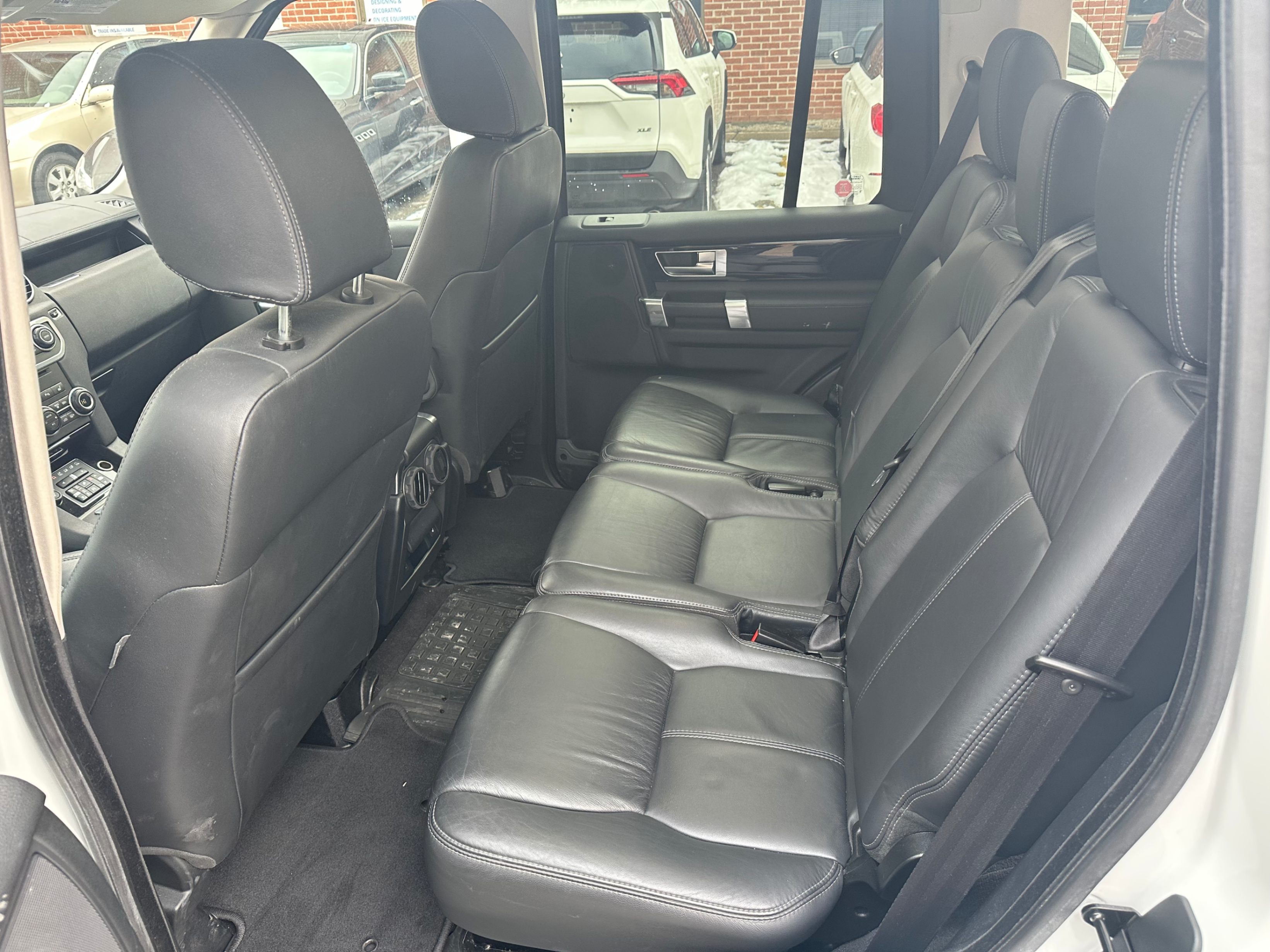 /yarafinecars/2016-LandRover-LR4-041901706491294766.jpg