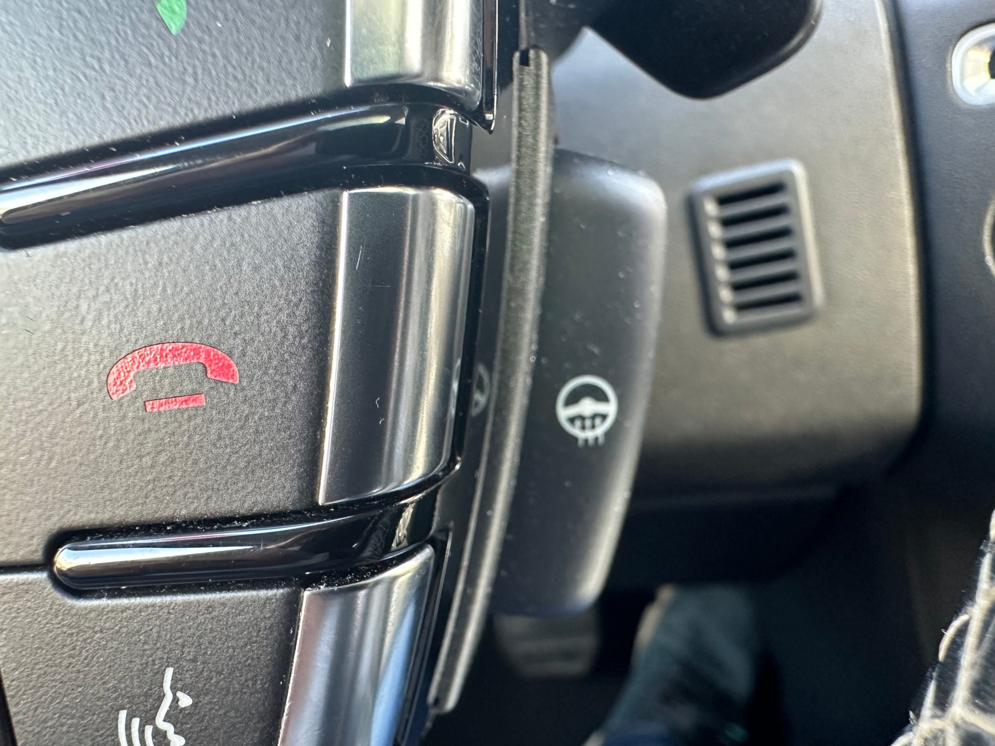 /yarafinecars/2016-LandRover-LR4-25427918466231714.jpg