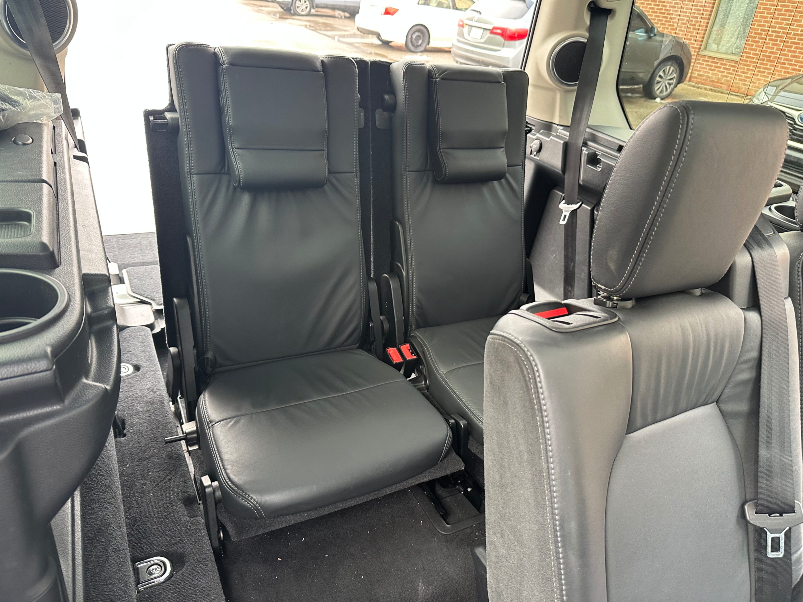 /yarafinecars/2016-LandRover-LR4-3454114973413629.jpg