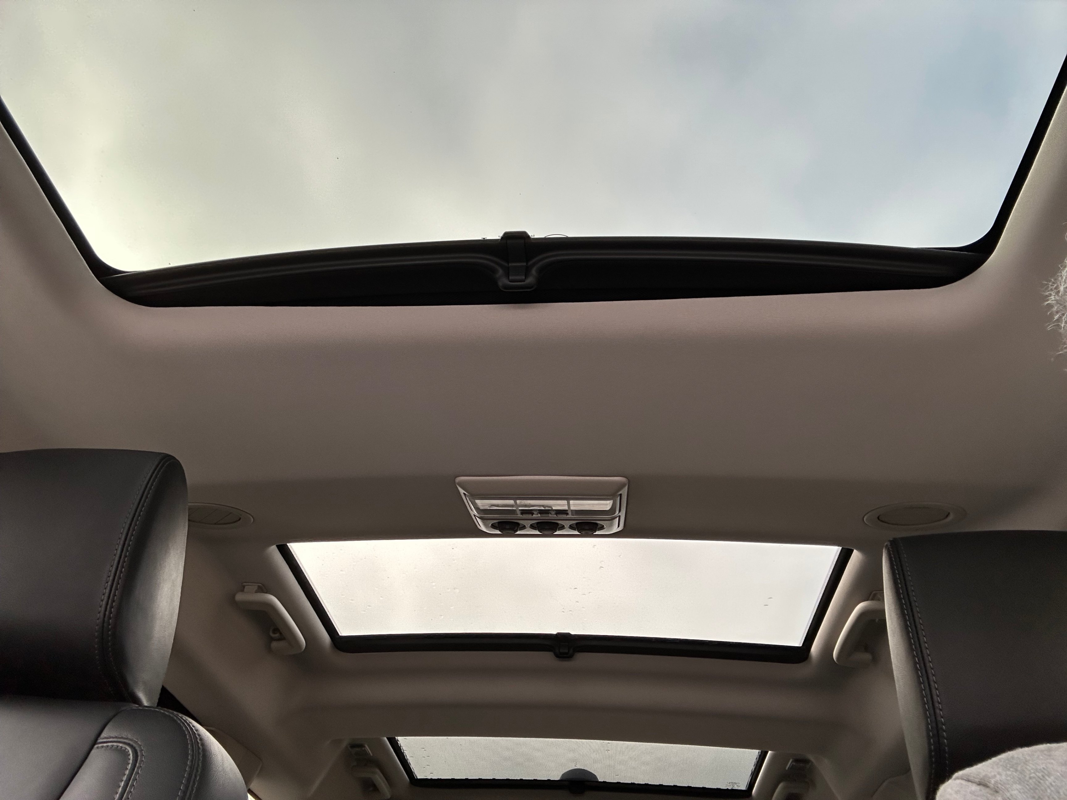 /yarafinecars/2016-LandRover-LR4-6336458403416927.jpg