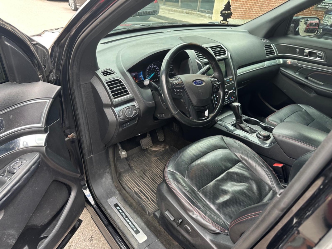 /yarafinecars/2017-Ford-Explorer-7216208462438243.jpg