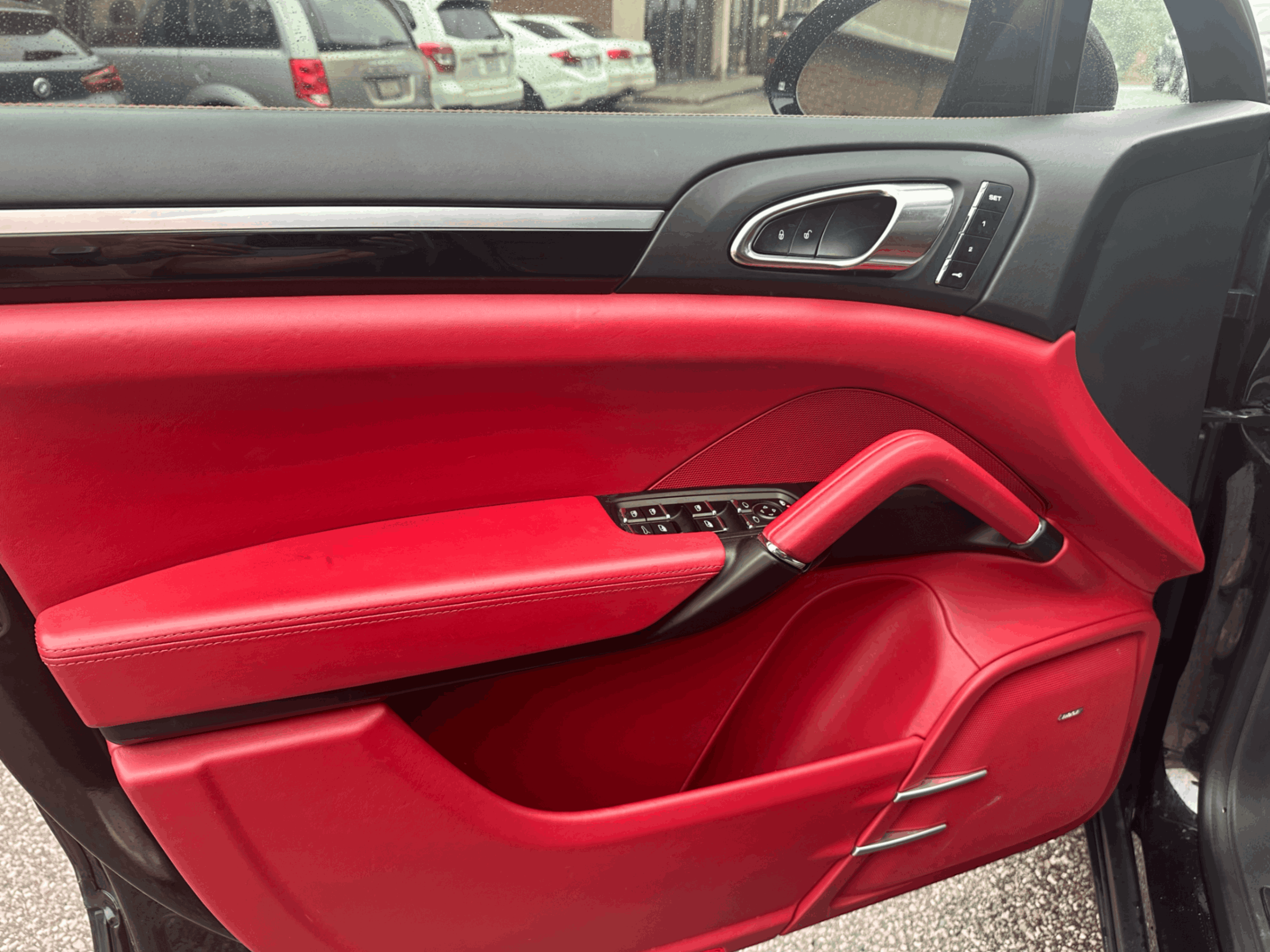 /yarafinecars/2017-Porsche-Cayenne-2528088630513592.jpg