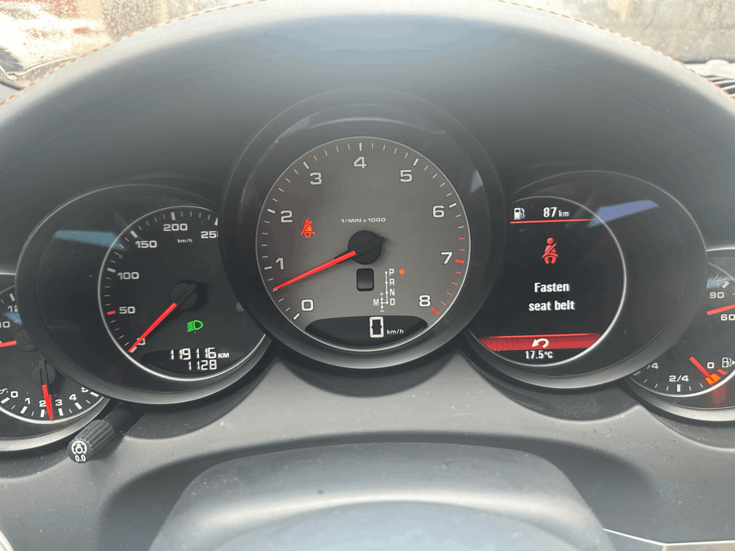 /yarafinecars/2017-Porsche-Cayenne-8941006510030851.jpg