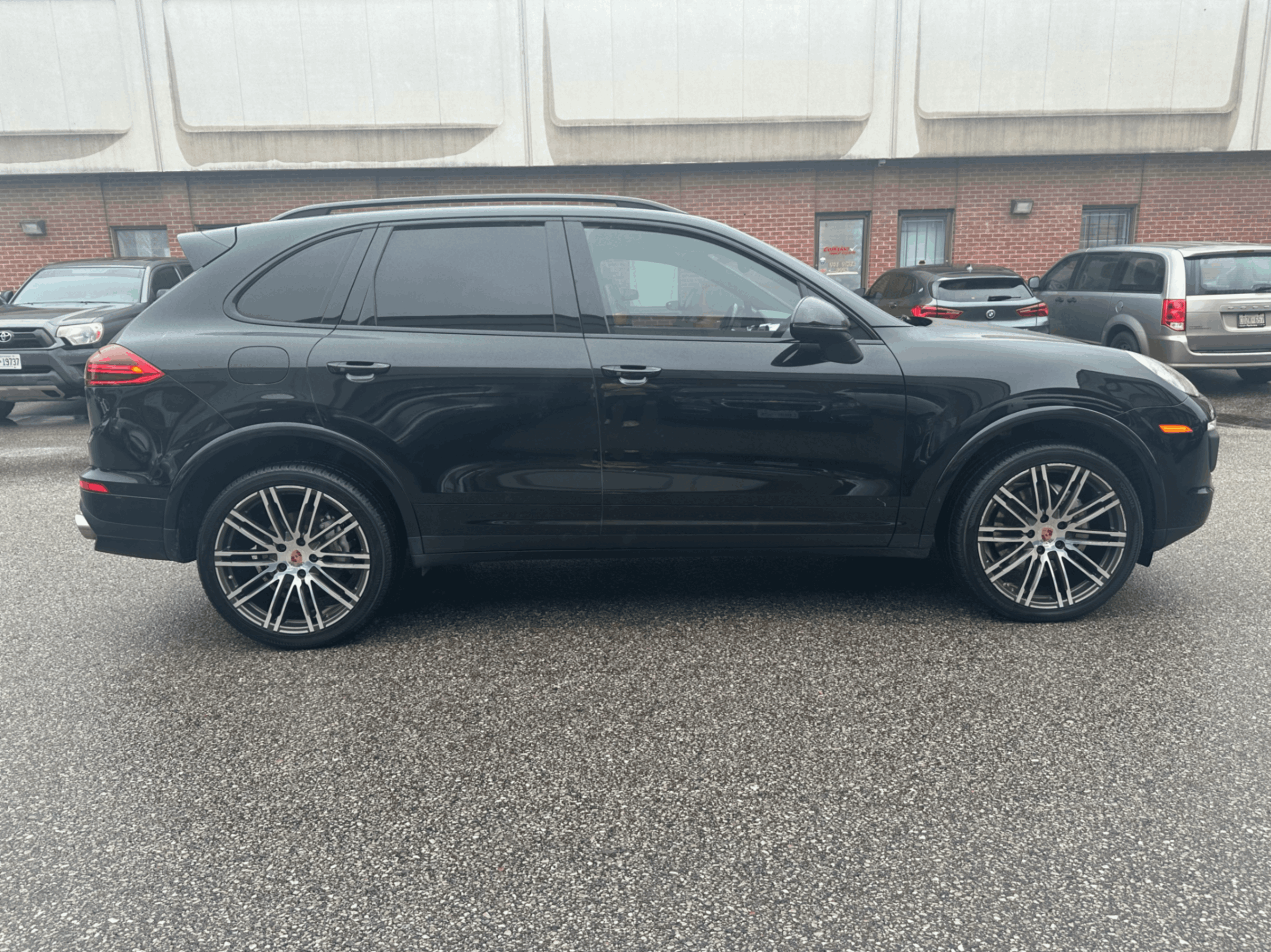 /yarafinecars/2017-Porsche-Cayenne-9451575786464164.jpg