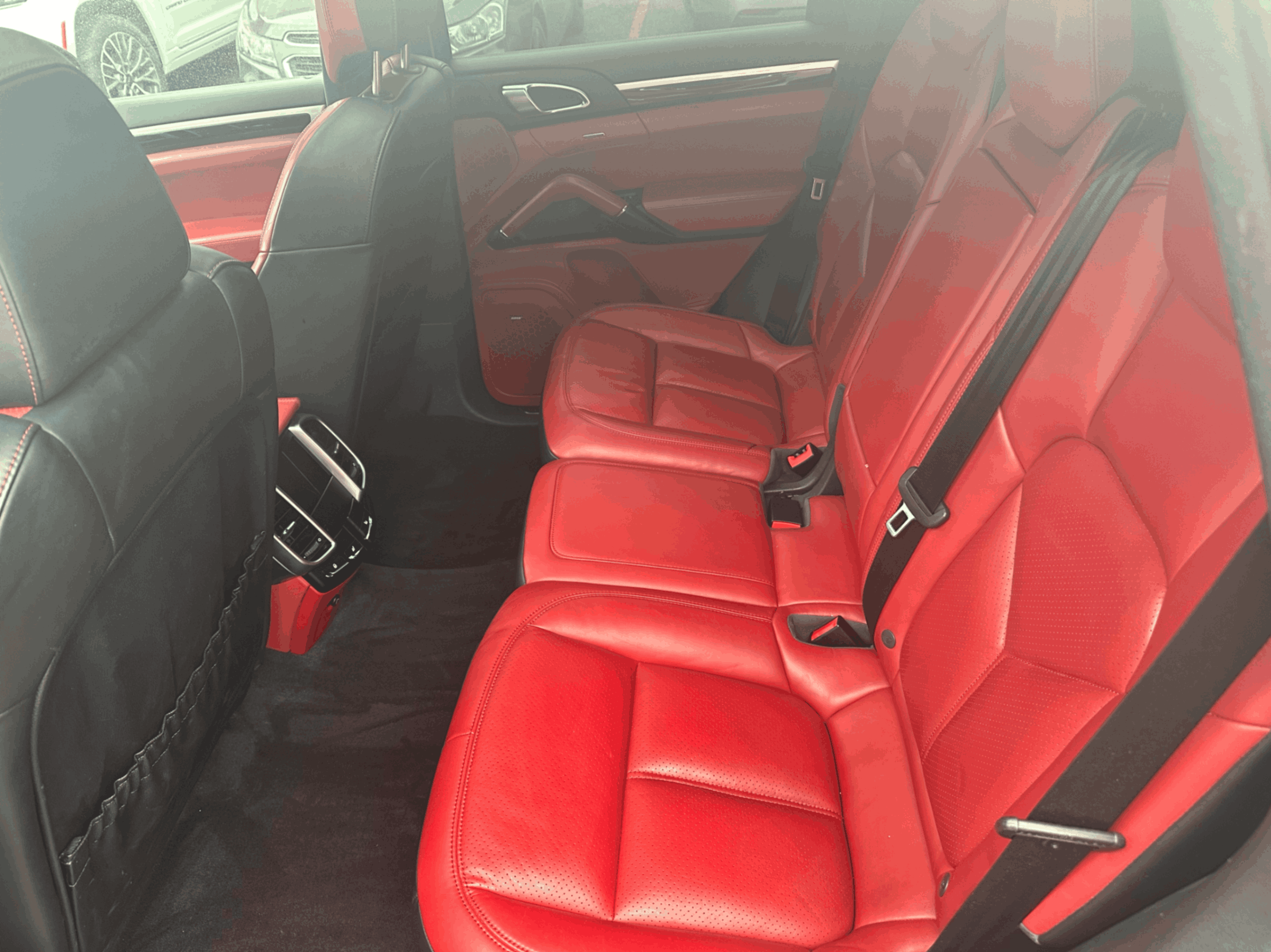 /yarafinecars/2017-Porsche-Cayenne-9469363349102373.jpg
