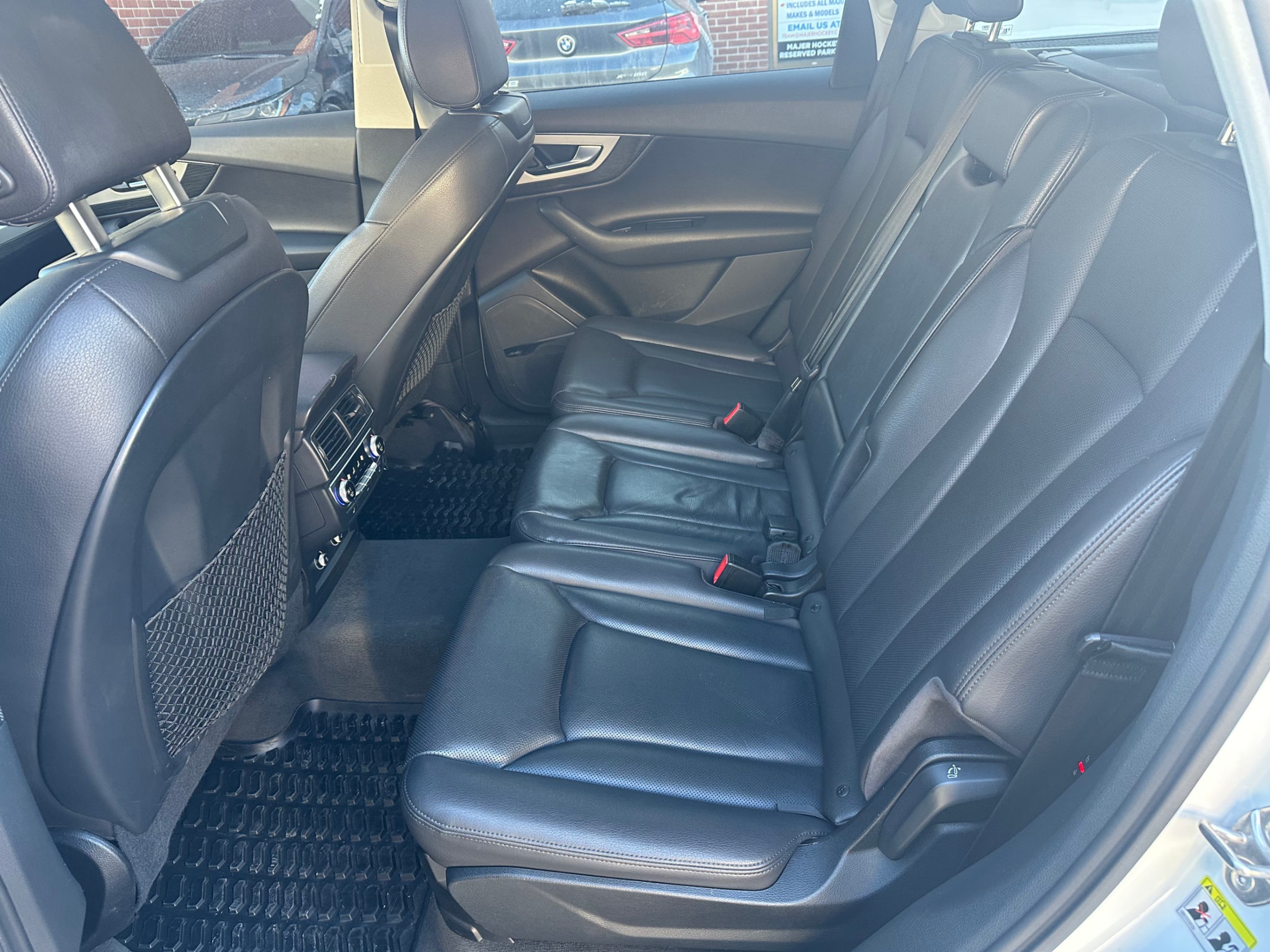 /yarafinecars/2018-Audi-Q7-12940972736008427.jpg