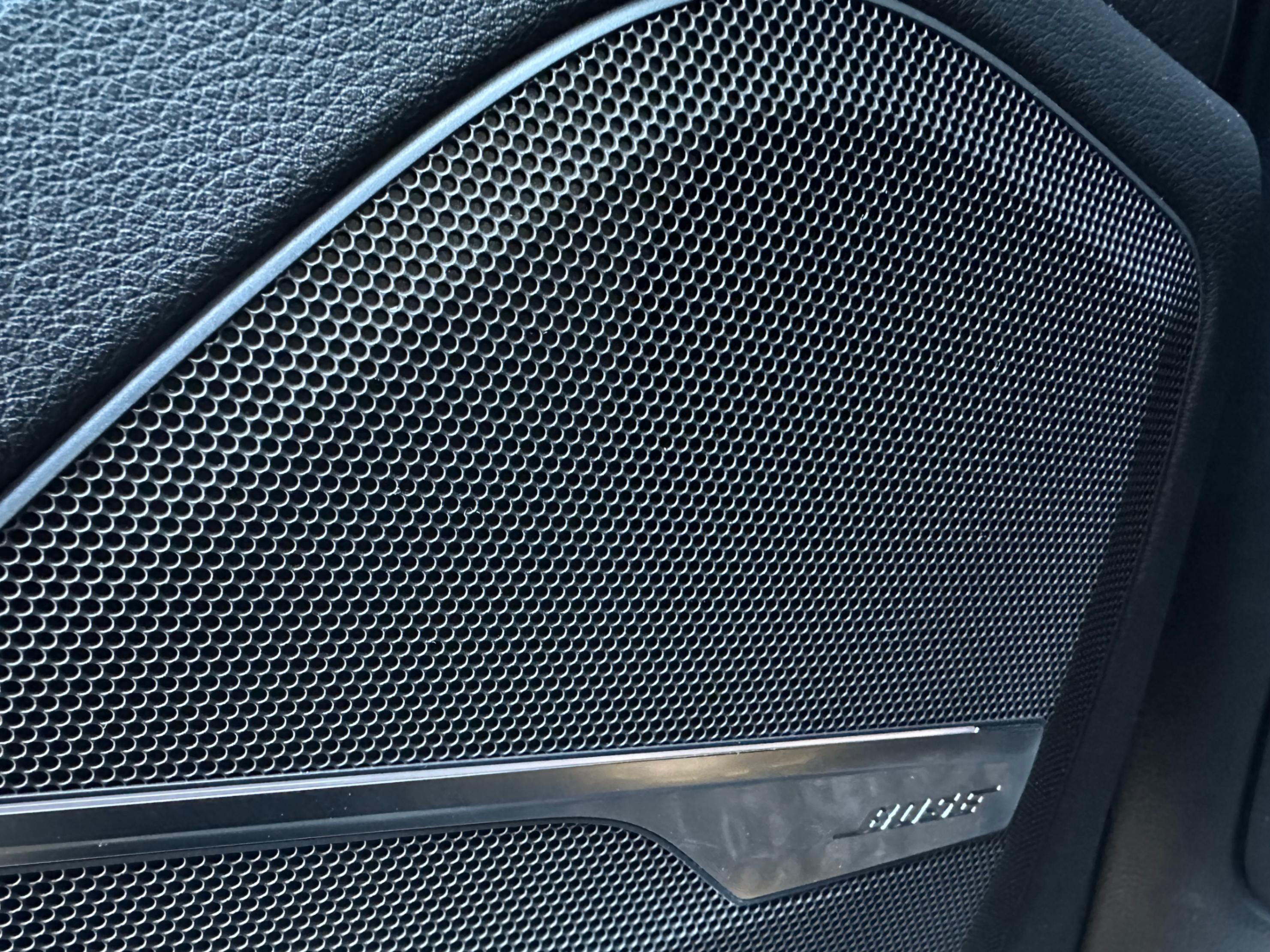 /yarafinecars/2018-Audi-Q7-13712974928855437.jpg