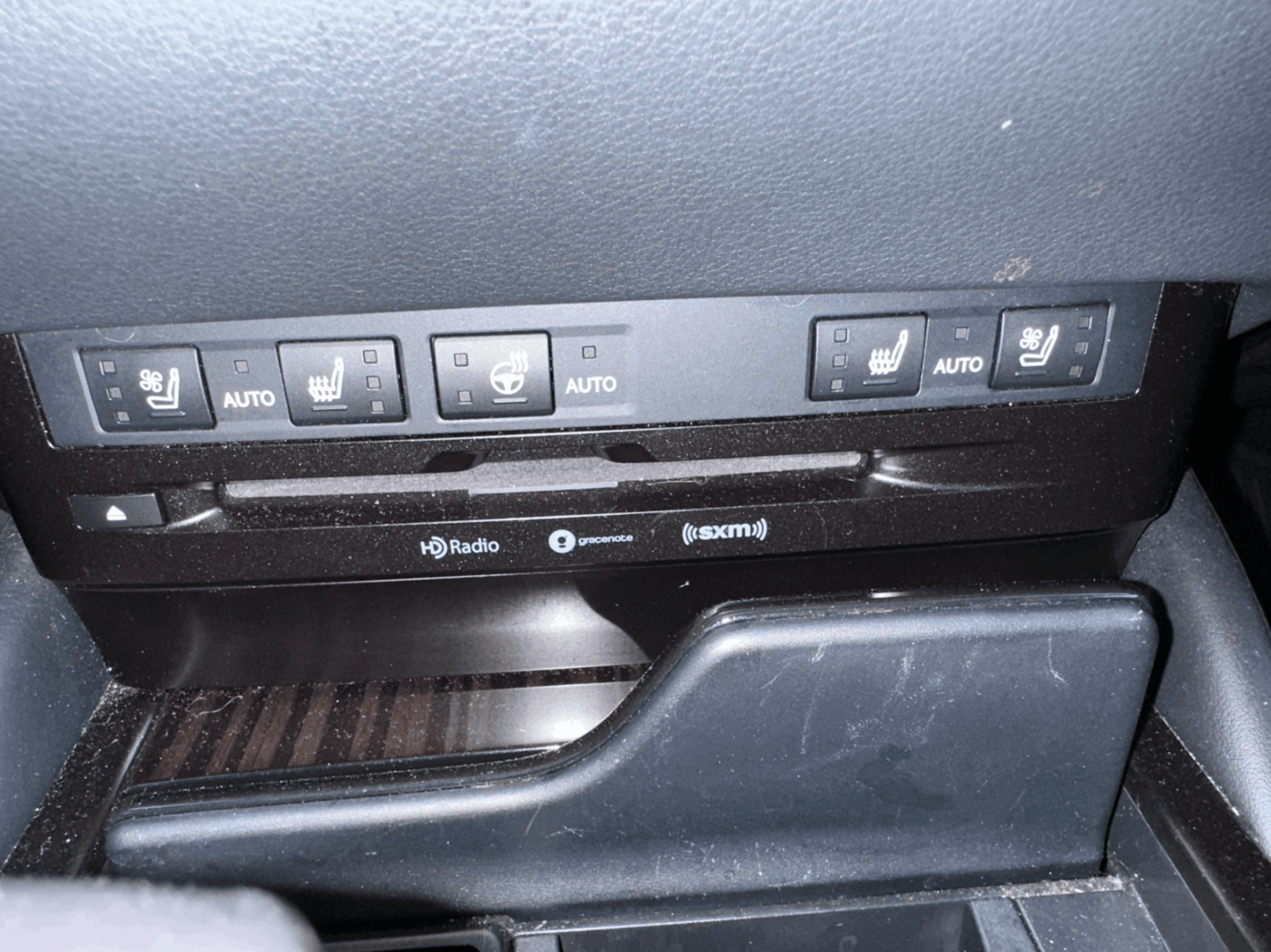 /yarafinecars/2019-Lexus-ES-15418061825775986.jpg