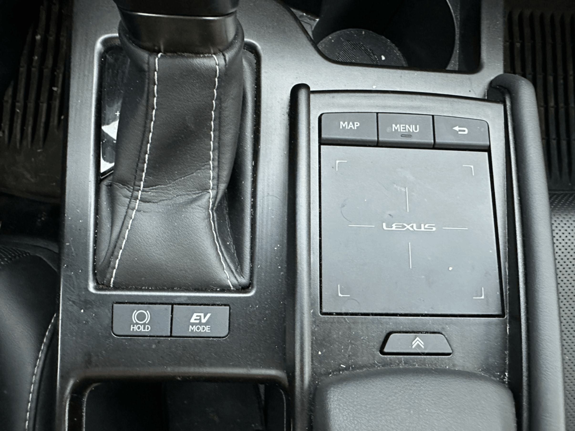 /yarafinecars/2019-Lexus-ES-2050222985228809.jpg