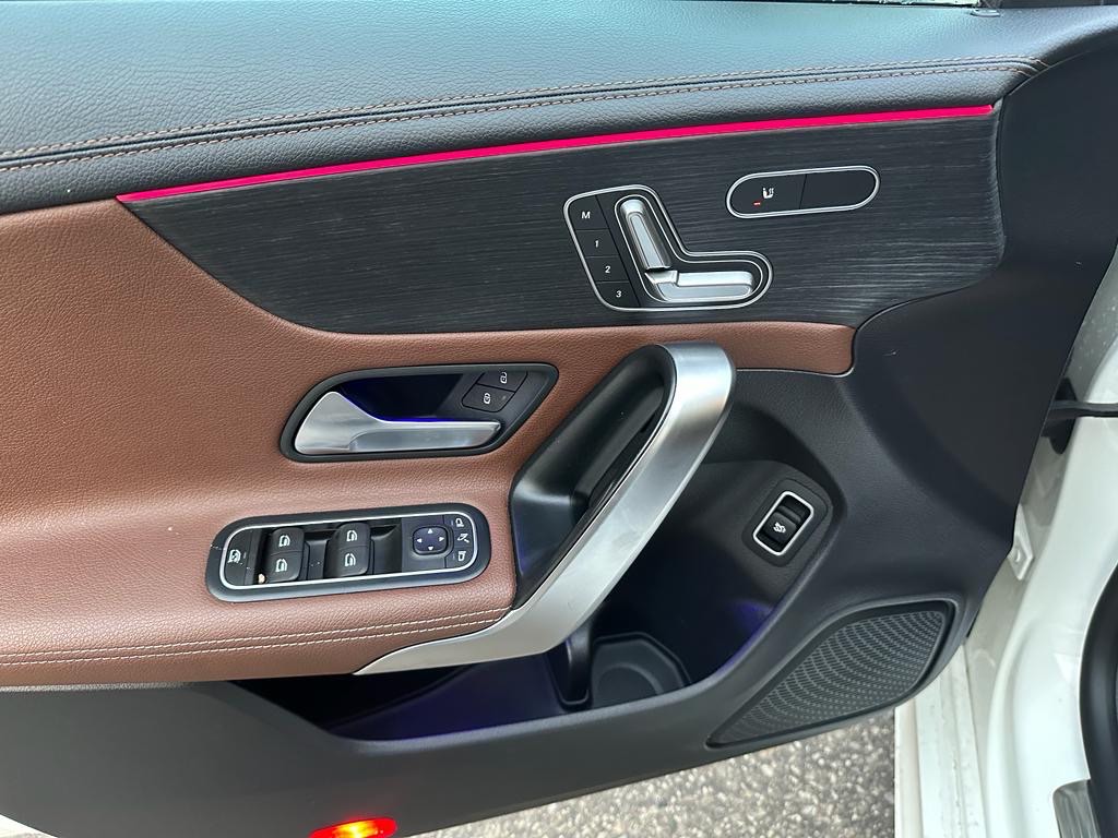 /yarafinecars/2020-Mercedes-Benz-CLA-class-8797319835971569.jpg