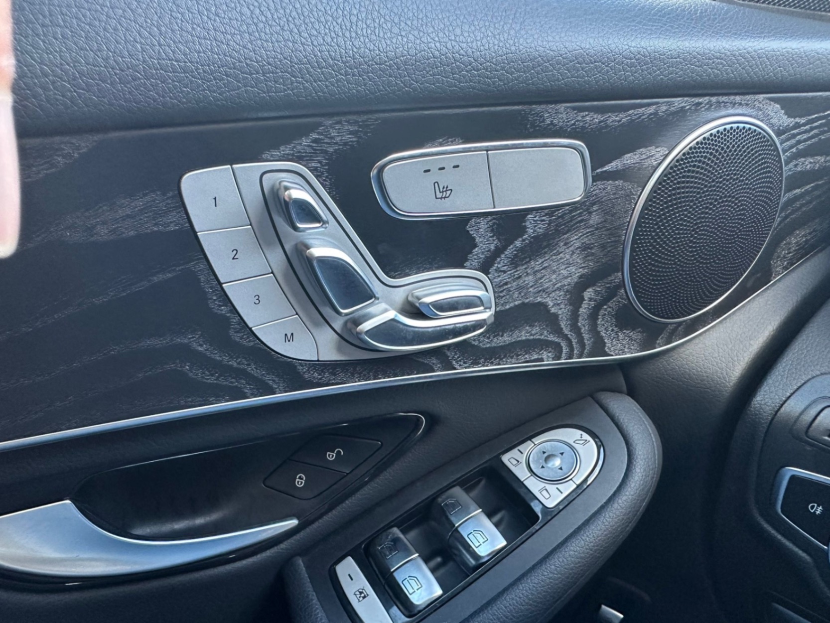 /yarafinecars/2020-Mercedes-Benz-GLC-class-6781651486161029.jpg