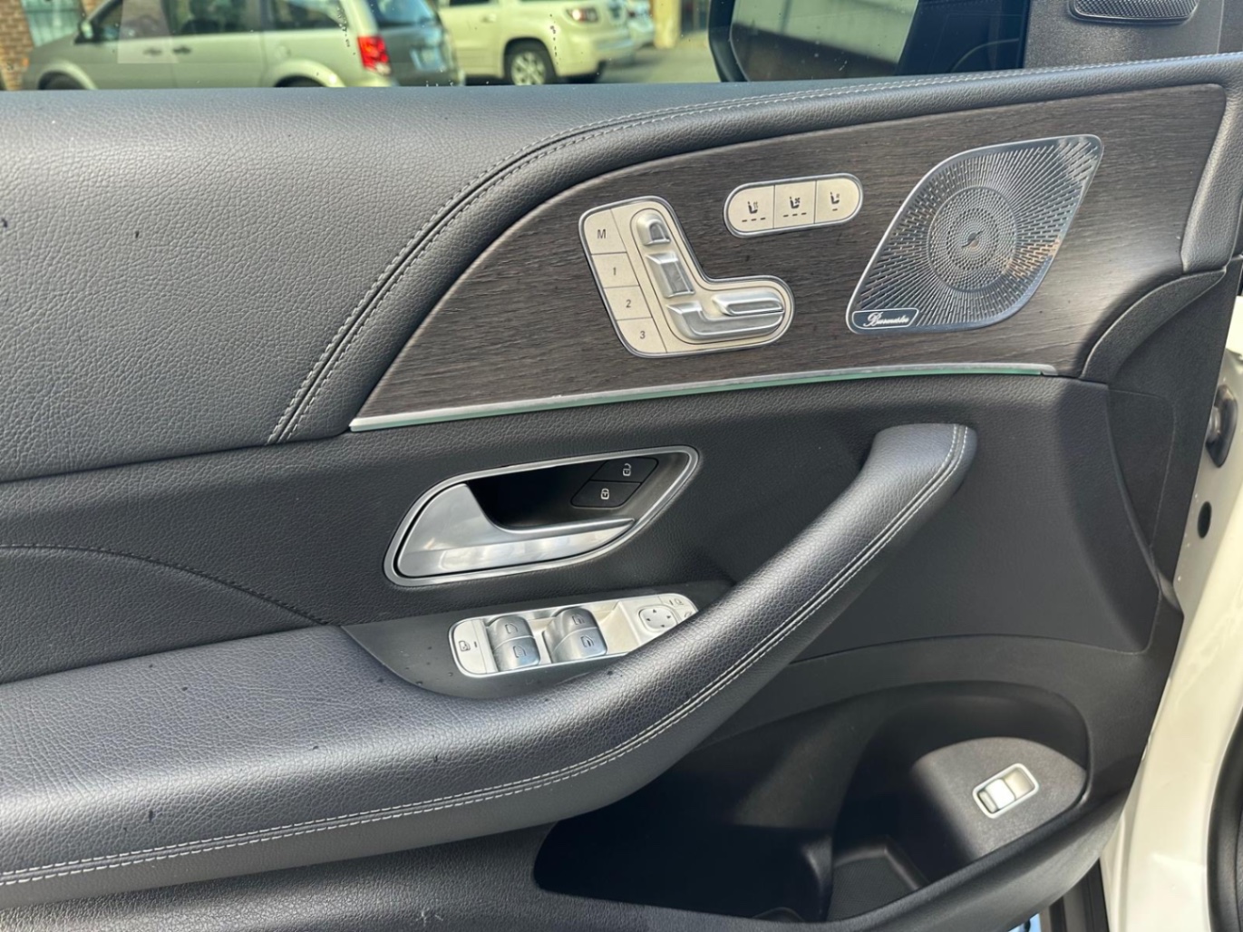 /yarafinecars/2020-Mercedes-Benz-GLS-class-4787038455103658.jpg