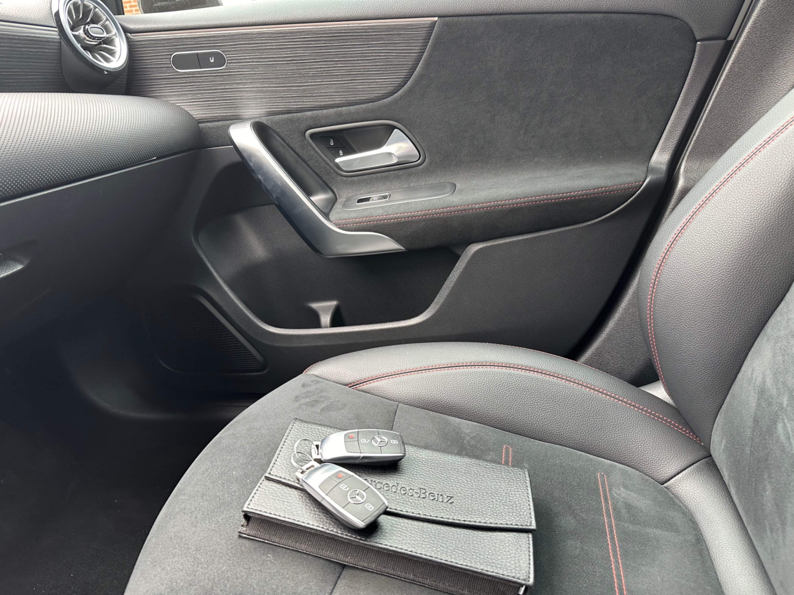 /yarafinecars/2022-Mercedes-Benz-A-Class-2038417379727222.jpg