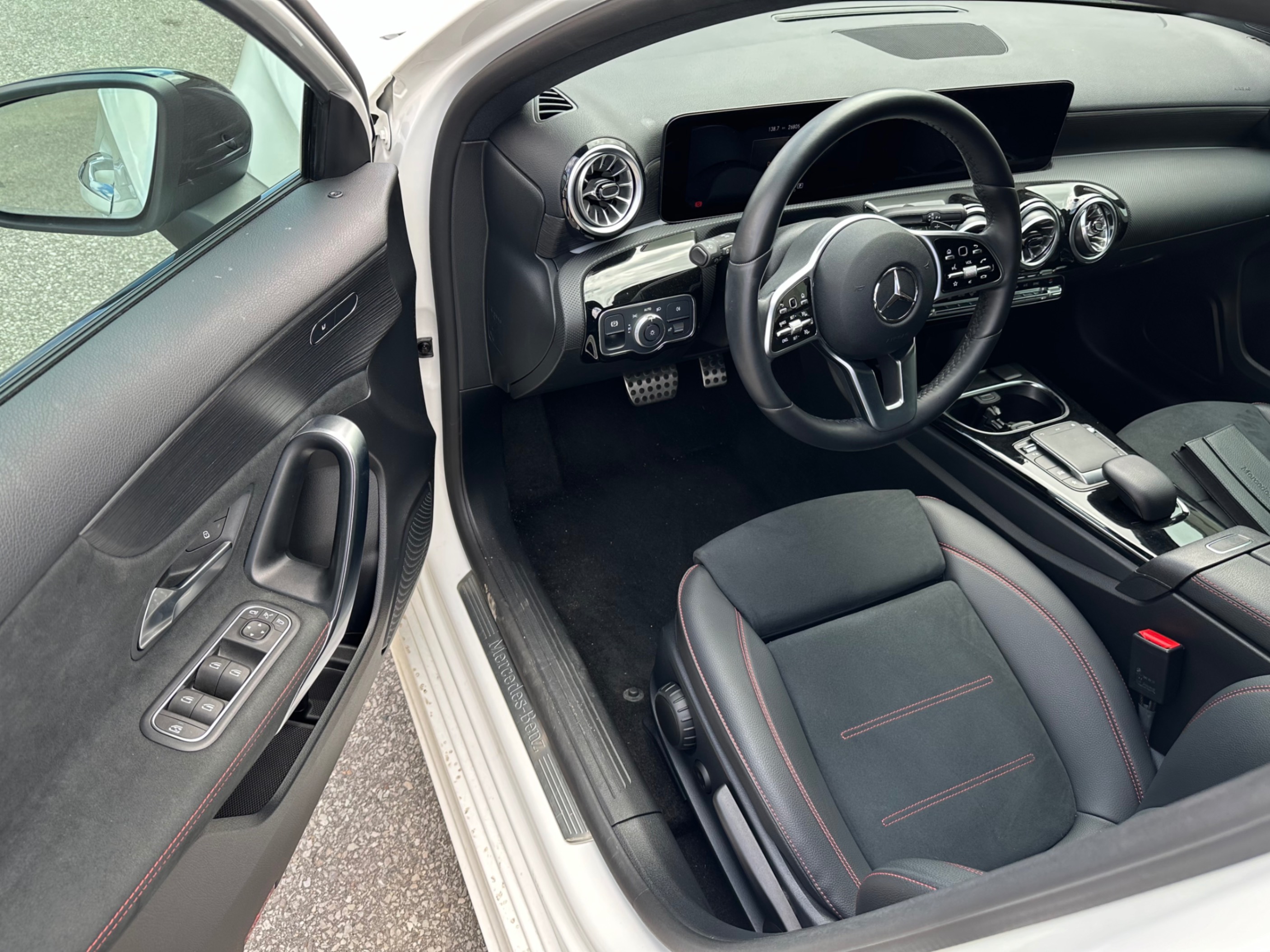 /yarafinecars/2022-Mercedes-Benz-A-Class-2926829159077997.jpg