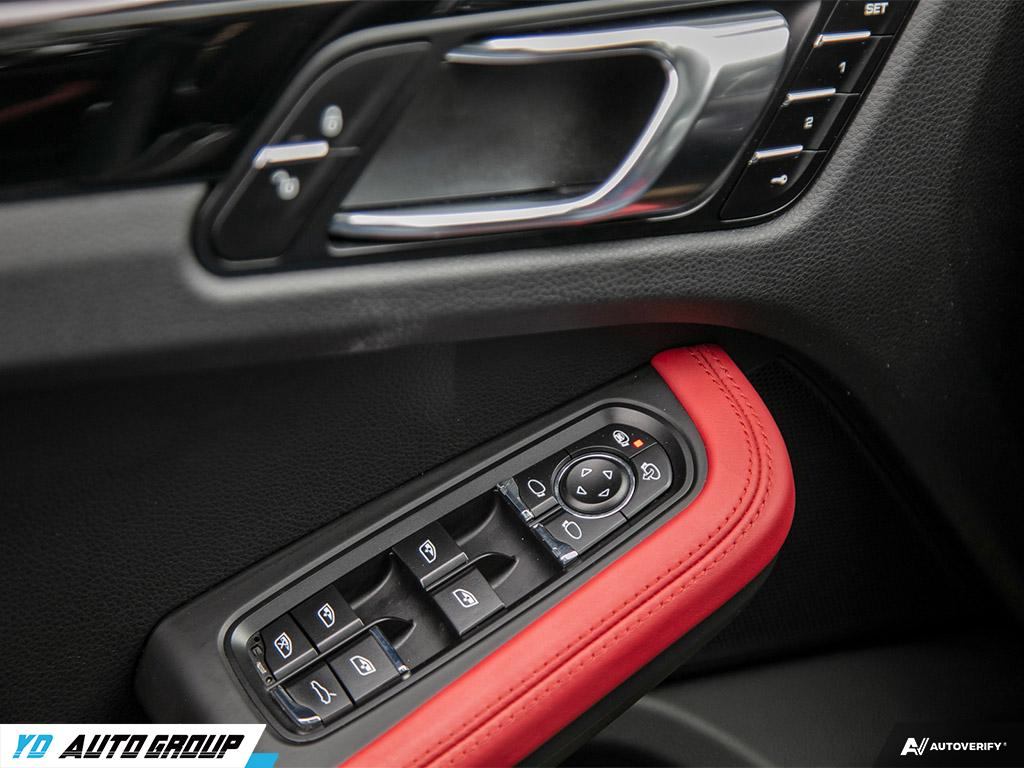 /ydautosalesinc/2015-Porsche-Macan-021853522321730212.jpg